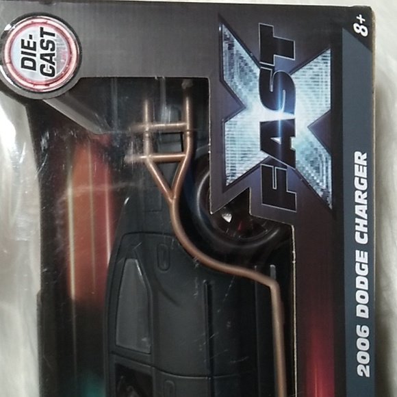 NWT XFAST Jada Fast & Furious 2006 Dodge Charger Scale 1/24 - Picture 6 of 12